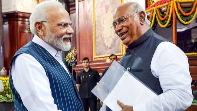 'जाति जनगणना पर सभी पार्टियों के साथ हो बातचीत', खड़गे ने पीएम मोदी को लिखी चिट्ठी